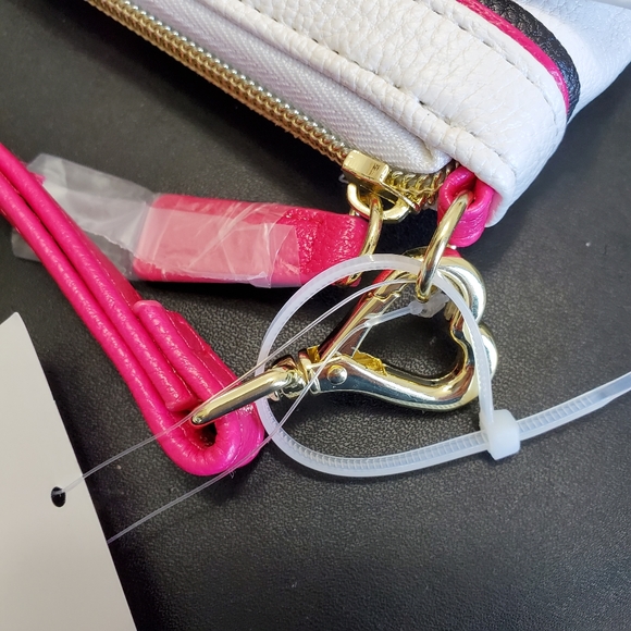 *** Betsey Johnson Flowered Bow Wallet - Picture 7 of 8